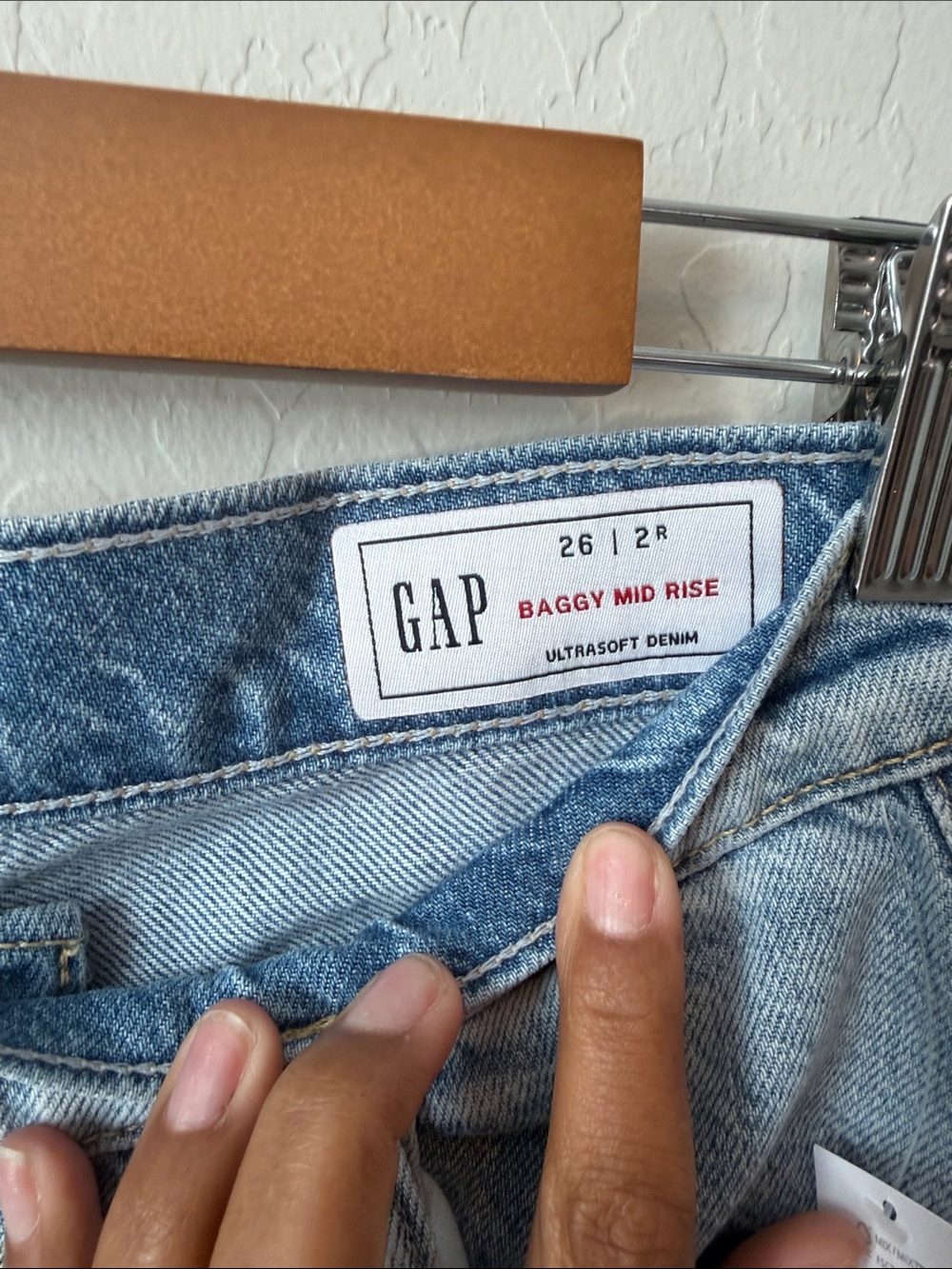 NWT Gap Baggy Mid Rise Ultra Soft Light Indigo 2R - Picture 6 of 7